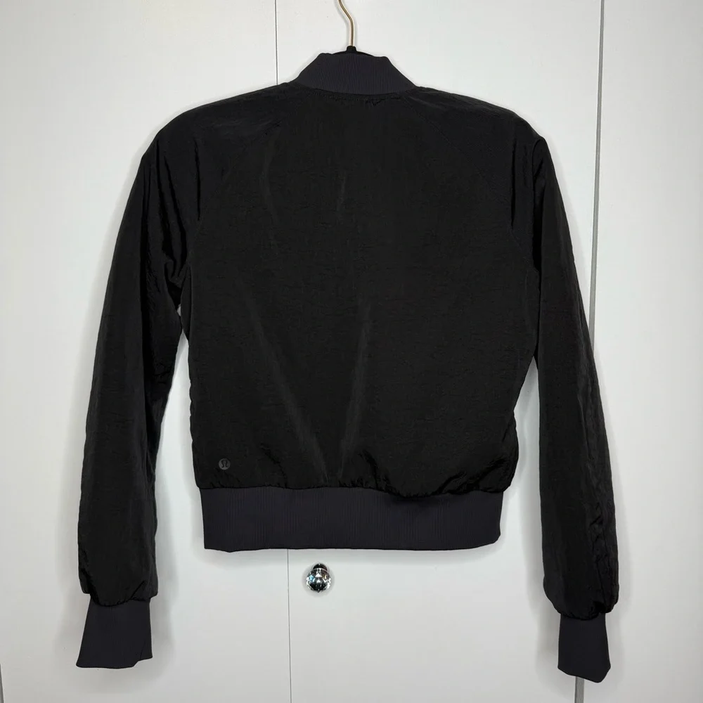 Lululemon Women's Non Stop Reversible Black Bomber Jacket Size 4 - Picture 3 of 12